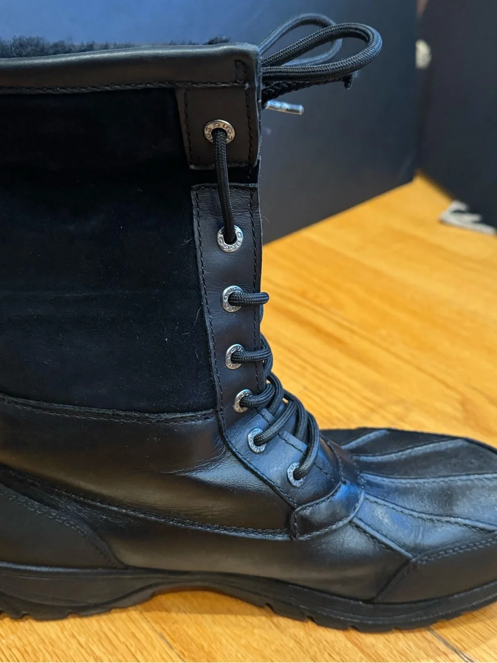 UGG men’s Adirondack Winter Waterproof Boots size 9.5